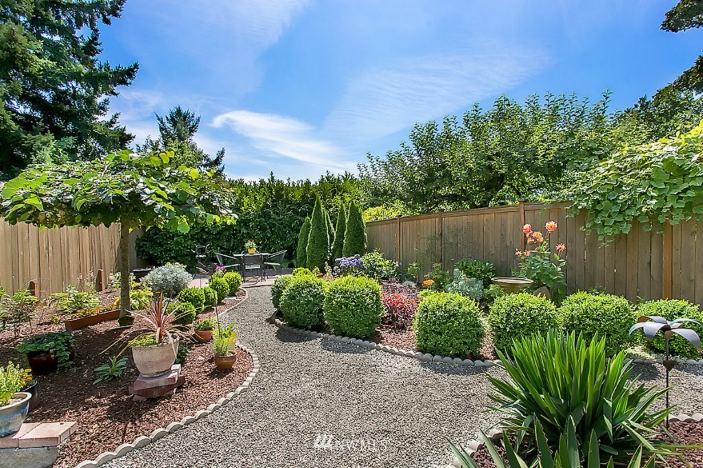 Secluded garden, out back
