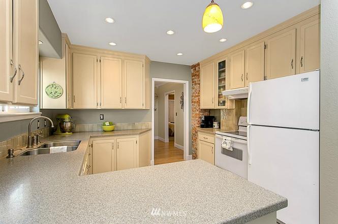 Kitchen, second angle